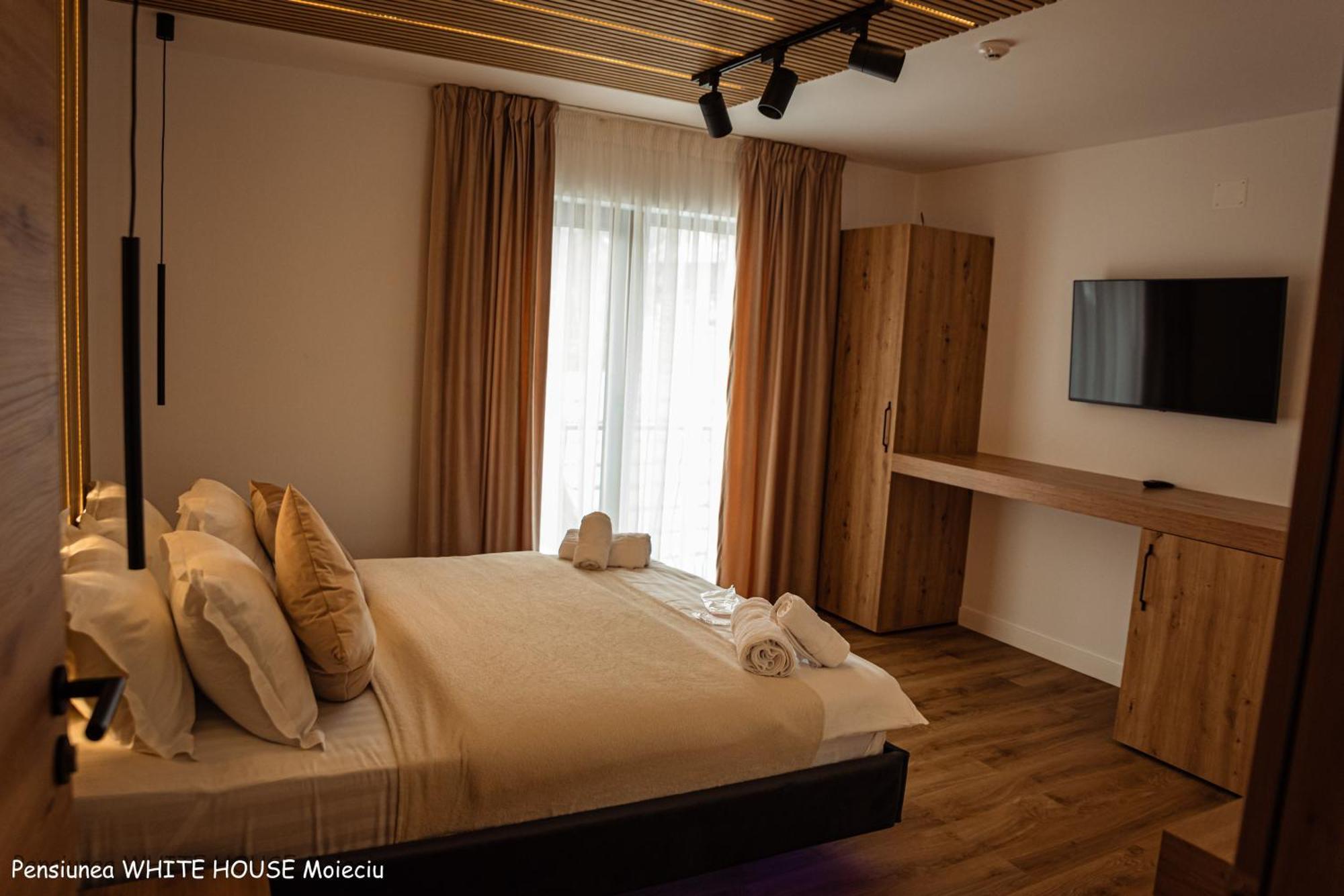 White House Moieciu Hotel Moieciu de Jos Exterior photo