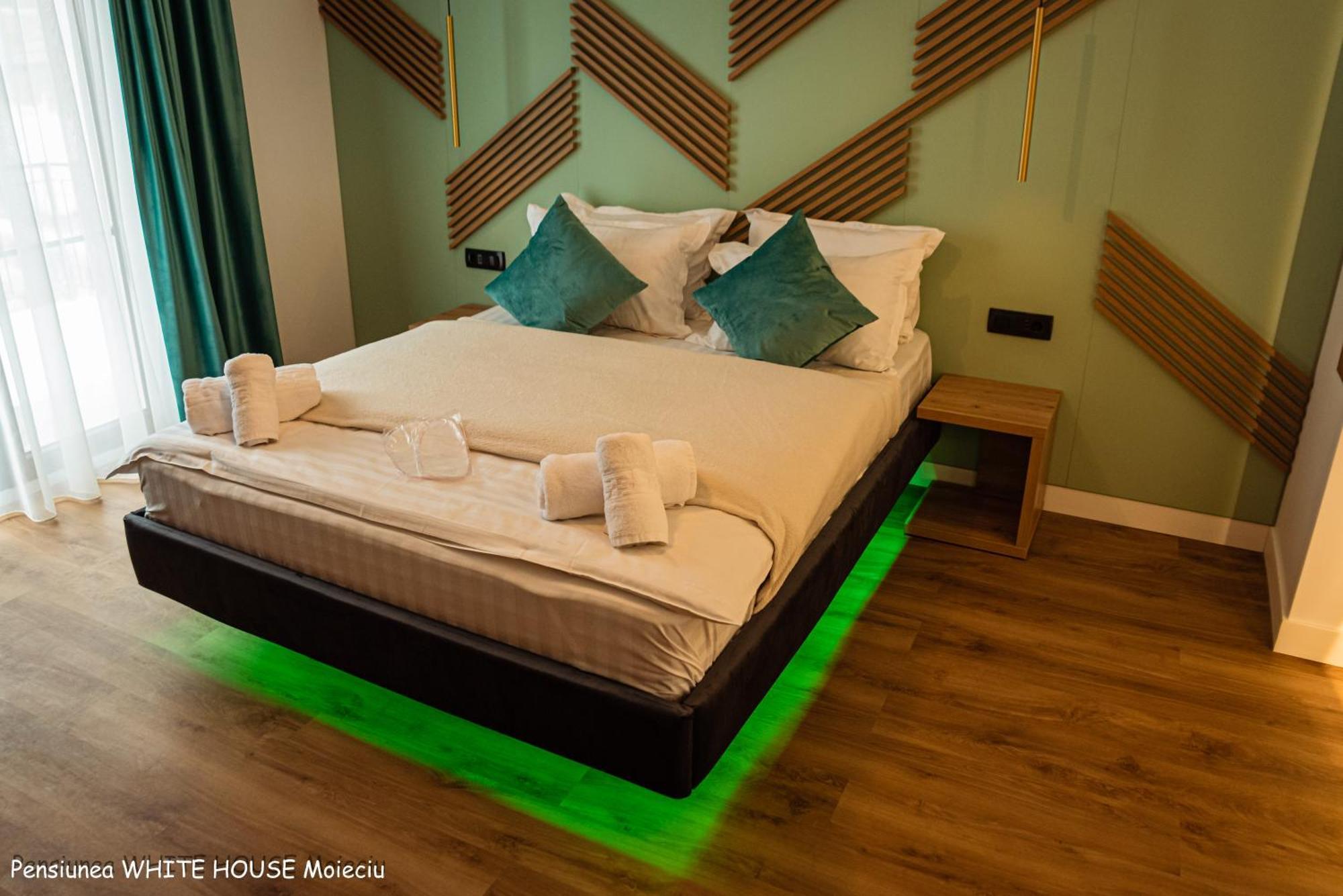 White House Moieciu Hotel Moieciu de Jos Exterior photo